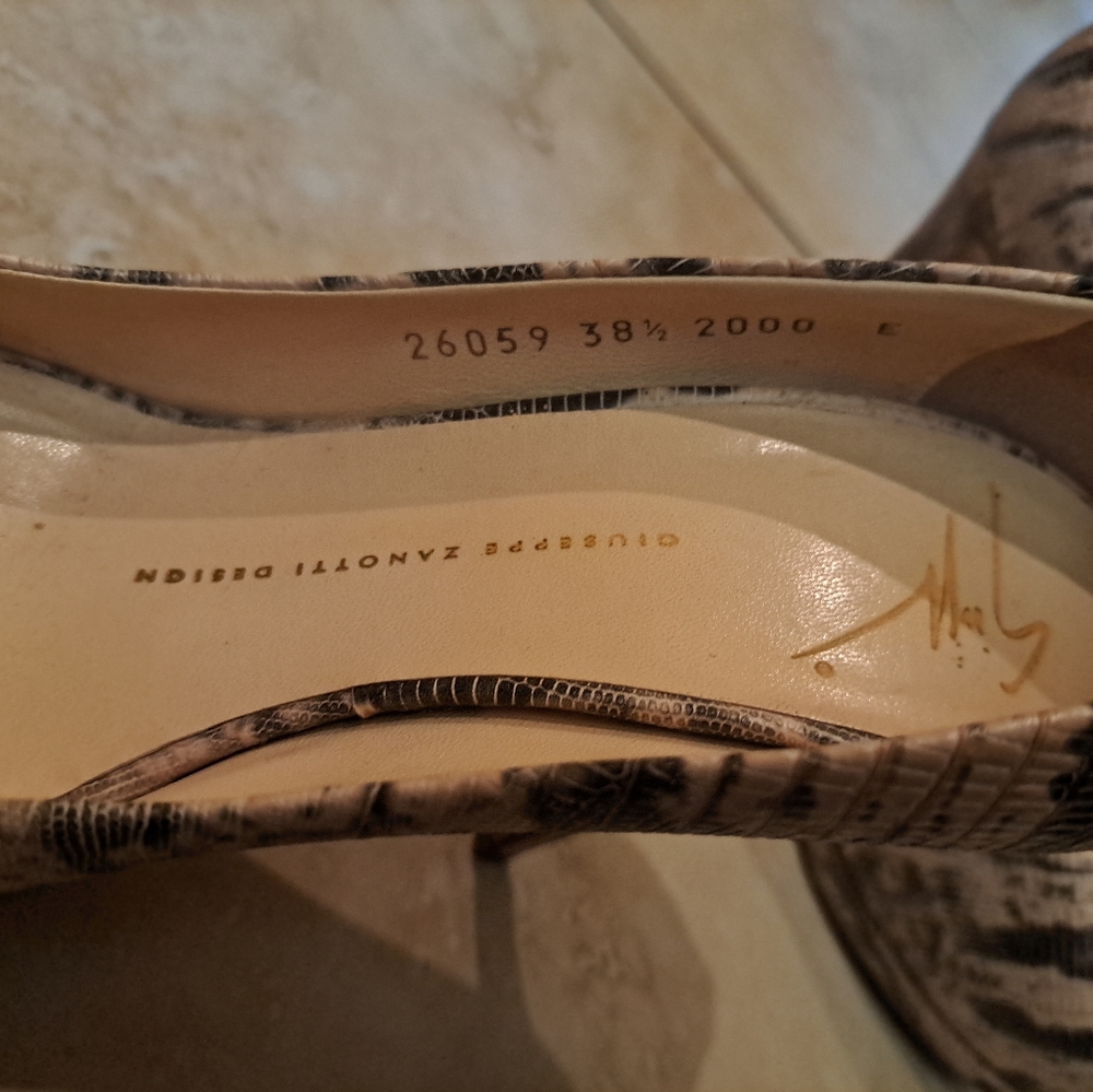 Giuseppe Zanotti Beige Lizard Embossed Leather Peep Toe Platform heels sz 8.5 US